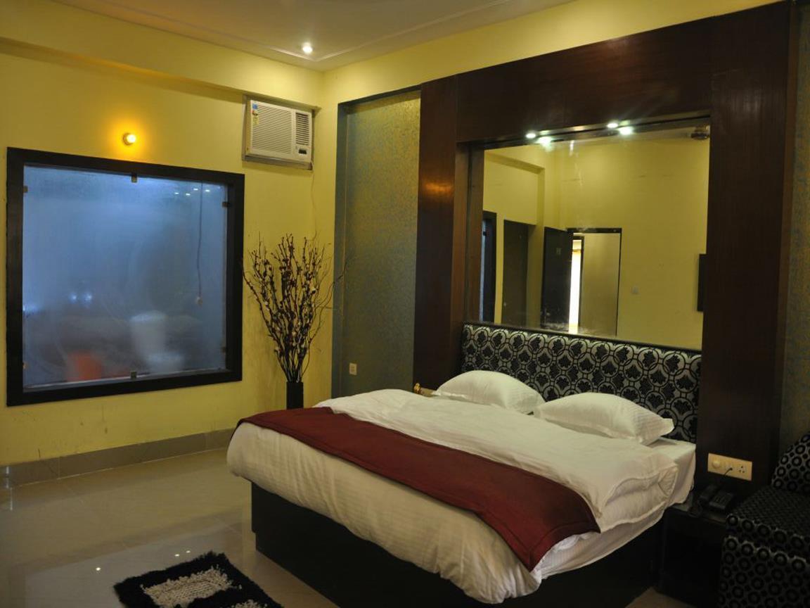 Hotel New Park Plaza Haridwar Bagian luar foto
