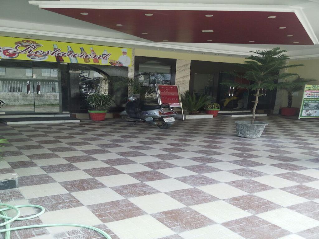 Hotel New Park Plaza Haridwar Bagian luar foto
